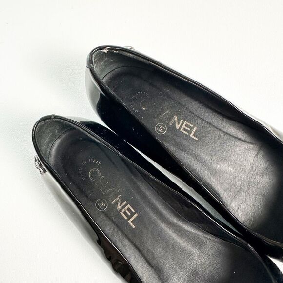 CHANEL Black Patent Leather CC Logo Ballet Flats Size 38.5 Pointed Almond Cap To - Picture 4 of 13
